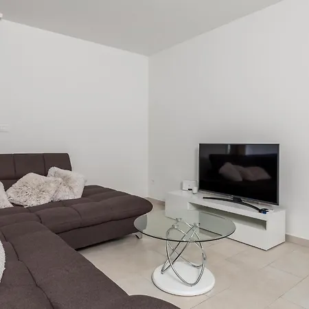 Cozy In בית נופש Mundanije