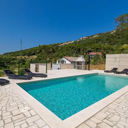 Vakantiehuis Cozy In With Wifi Mundanije