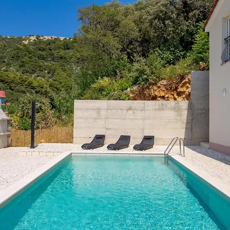 Vakantiehuis Cozy In With Wifi Mundanije